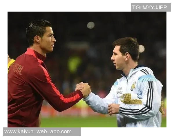 足球传奇人物梅西与C罗的巅峰对决与足球历史地位的深度解析